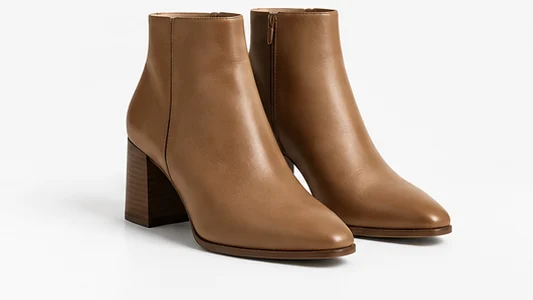 Tan leather ankle boots, pair