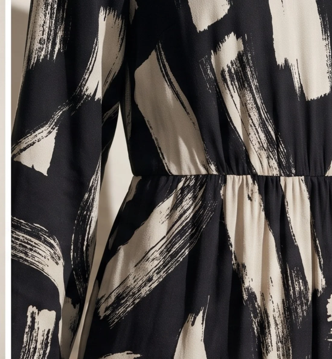 Brushstroke print dress, print and logo close-up